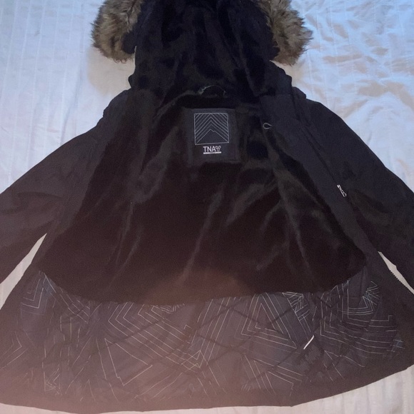 Black short aritzia winter jacket - Picture 2 of 8